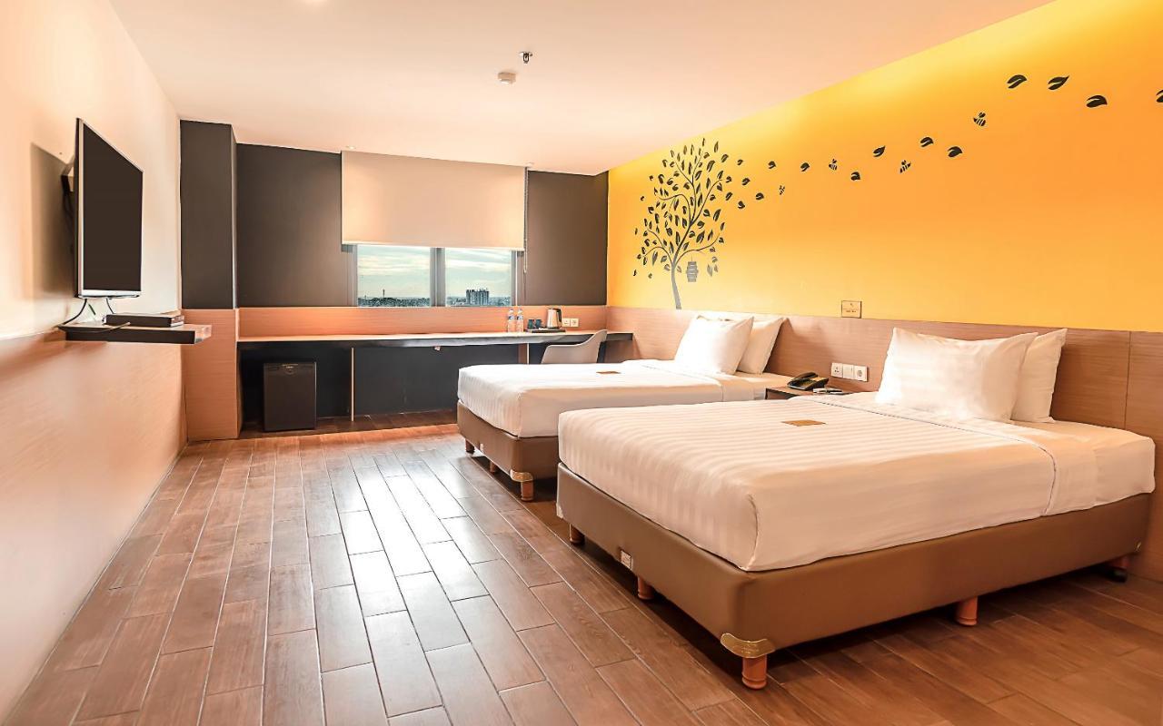 Yellow Bee Tangerang Extérieur photo