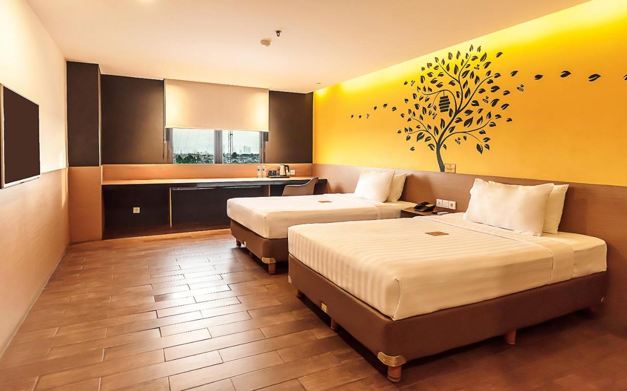 Yellow Bee Tangerang Extérieur photo