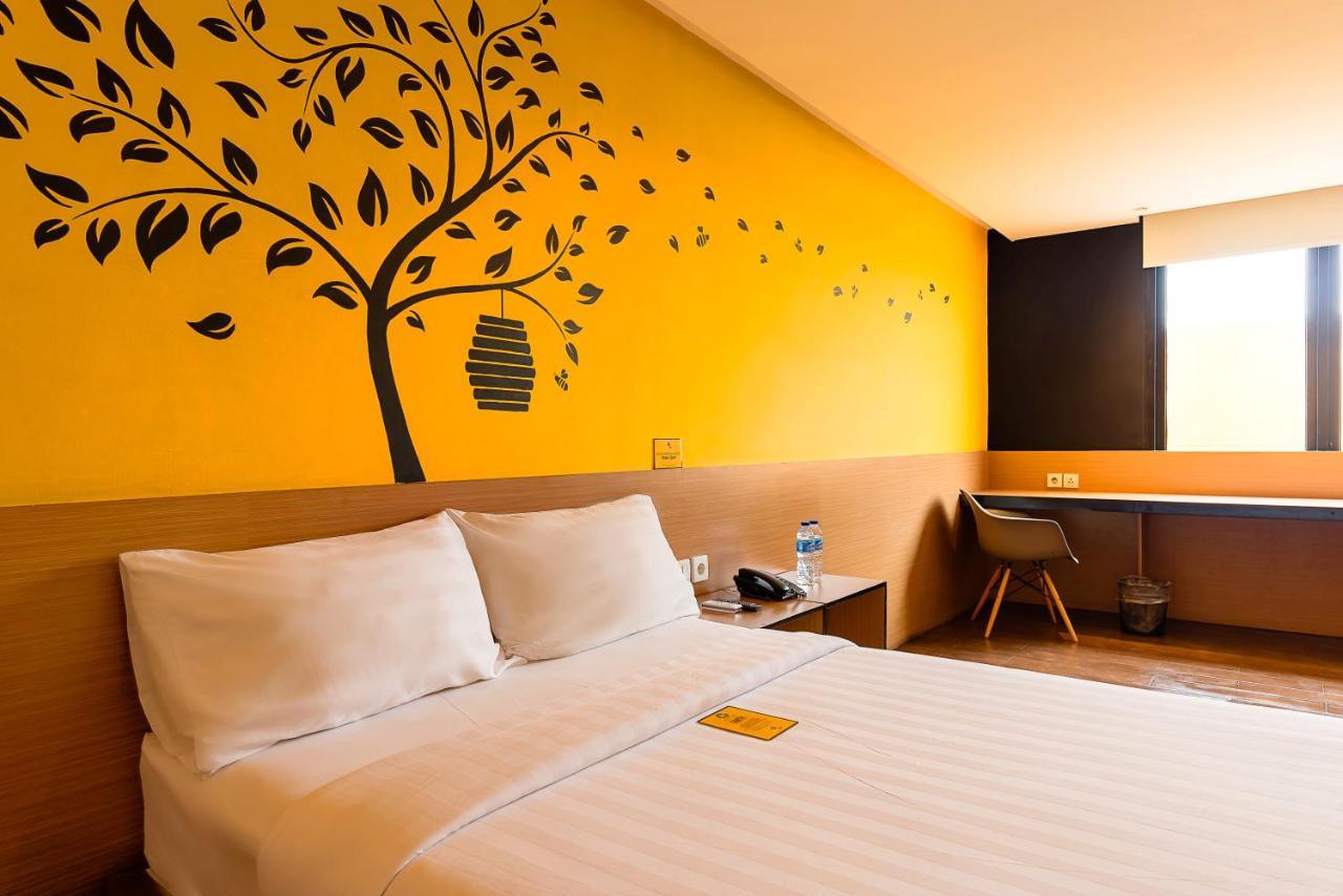 Yellow Bee Tangerang Extérieur photo
