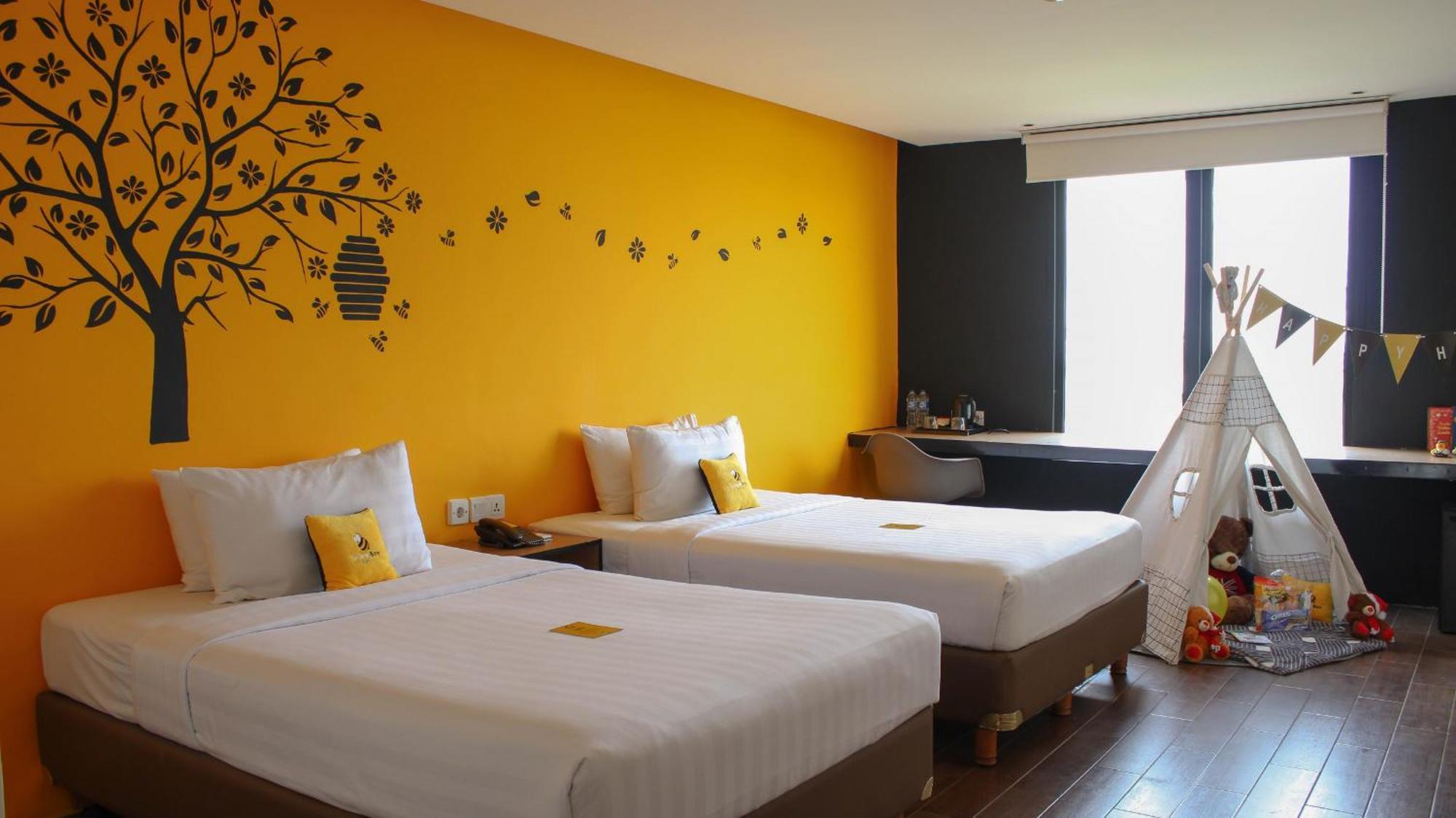 Yellow Bee Tangerang Extérieur photo