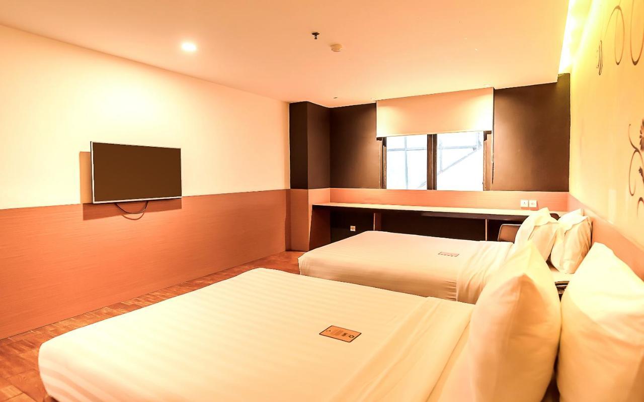 Yellow Bee Tangerang Chambre photo