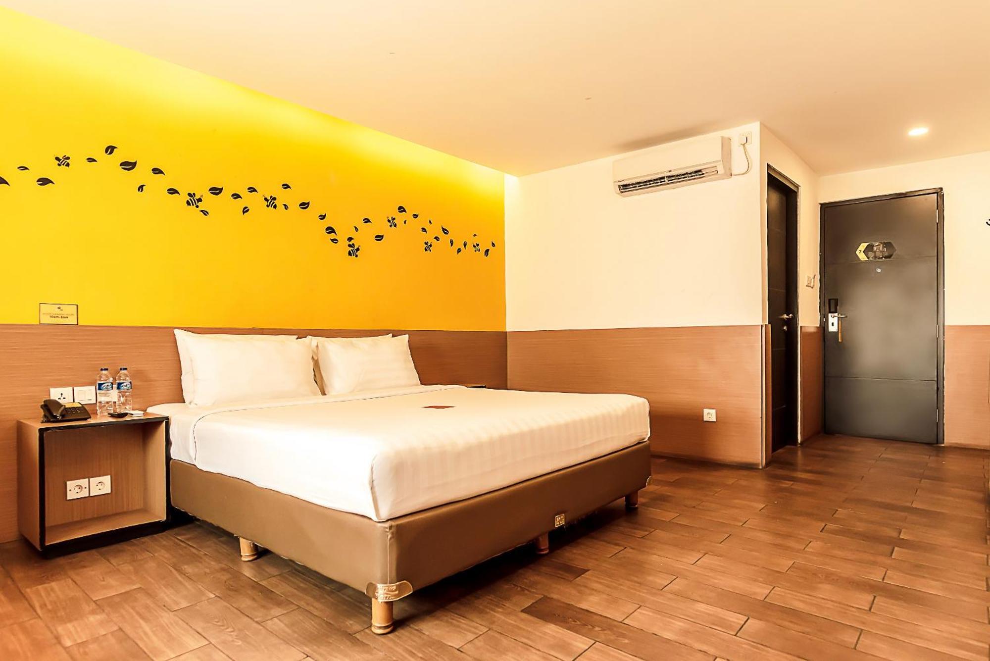 Yellow Bee Tangerang Chambre photo