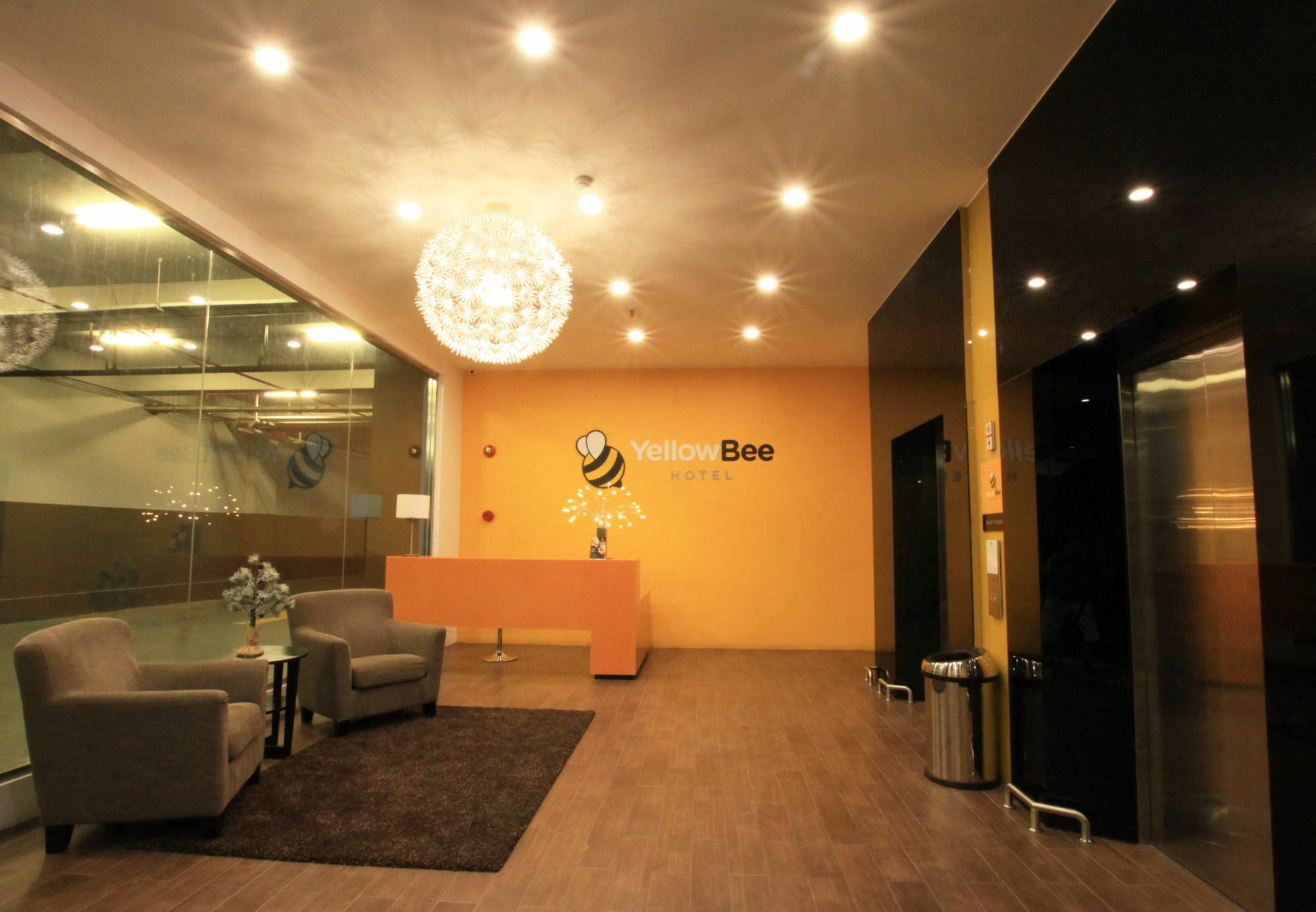 Yellow Bee Tangerang Extérieur photo