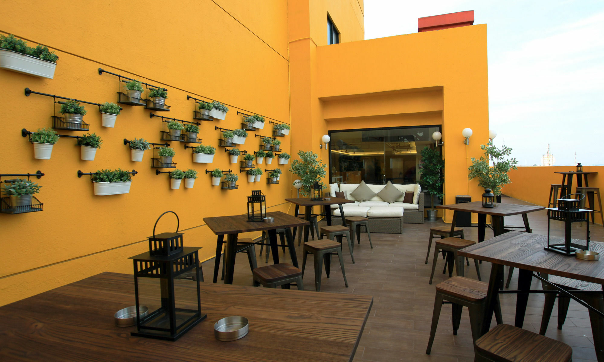 Yellow Bee Tangerang Extérieur photo