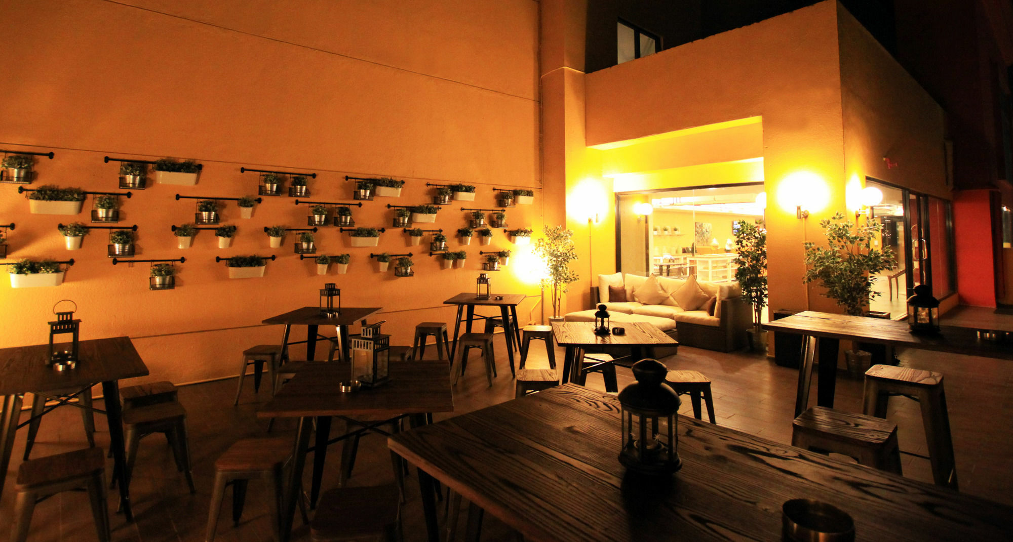 Yellow Bee Tangerang Extérieur photo